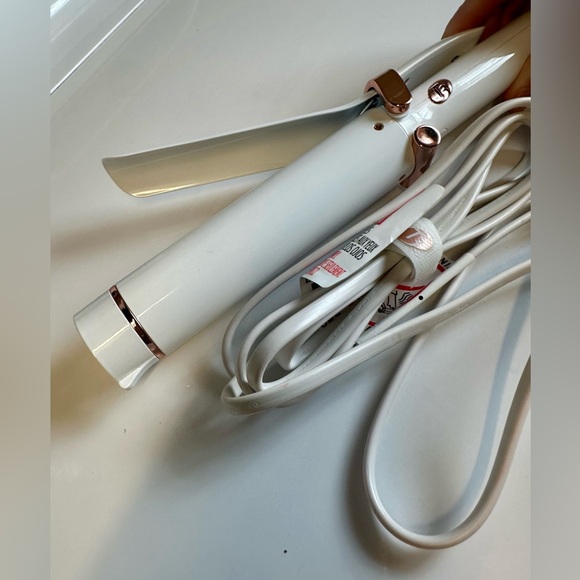 T9 Singlepass 1-1/2” Curling Iron - White and Rose Gold - Picture 10 of 10